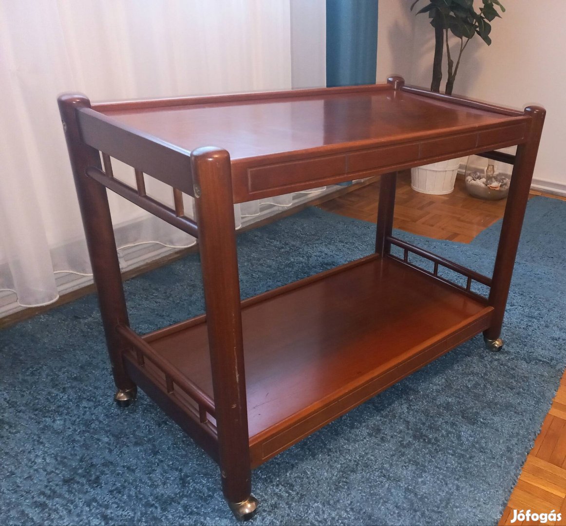 Gurulós asztalkazsúrkocsi