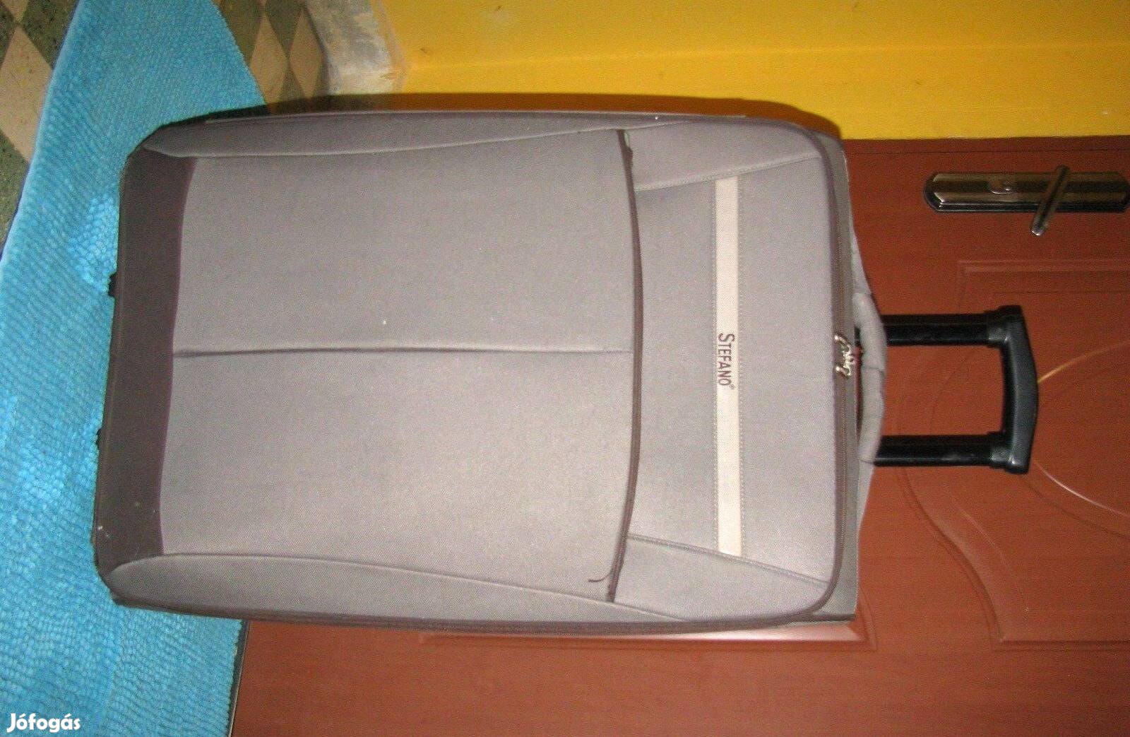 Gurulós bőrönd 72x45x24 szürke vászon 4 kg alig haszn