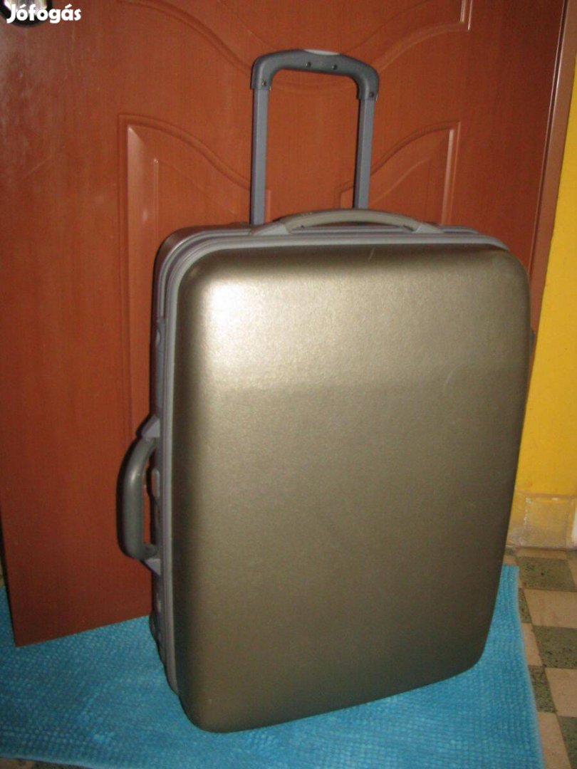 Gurulós bőrönd Platinium arany 64x44x27 számzár nehézhez is