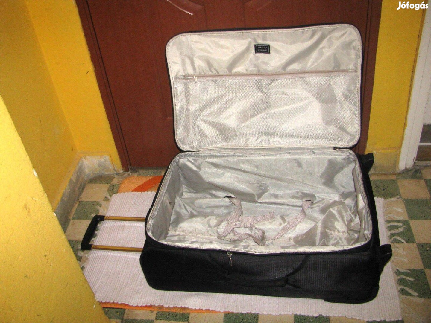 Gurulós bőrönd, 1,4 kg! aerolite, 65x41x21-25, vízálló kiváló pille