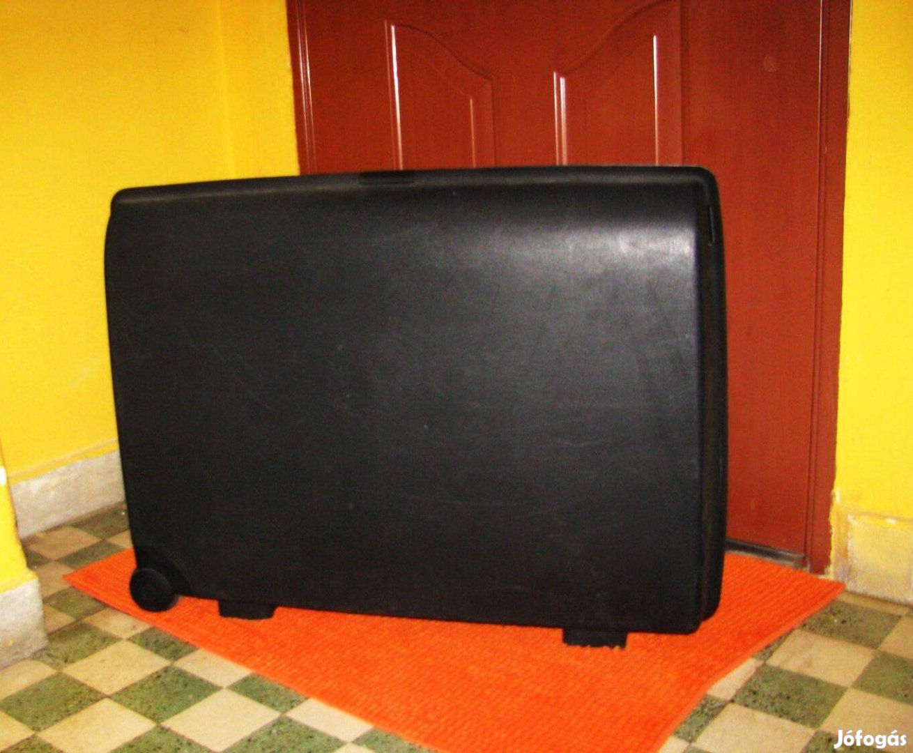 Gurulós bőrönd hibátlan 75x58x25 számzár nagy görgők erős