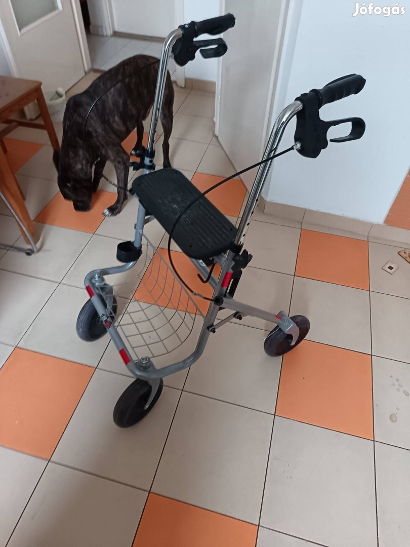 Gurulós járókeret 