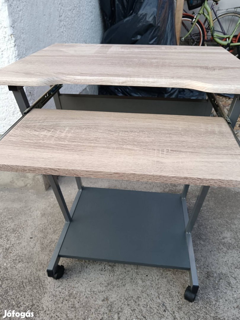 Gurulós számítógép asztal eladó.
