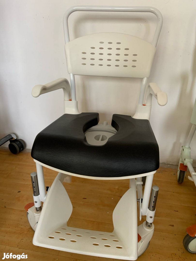 Gurulós szoba wc