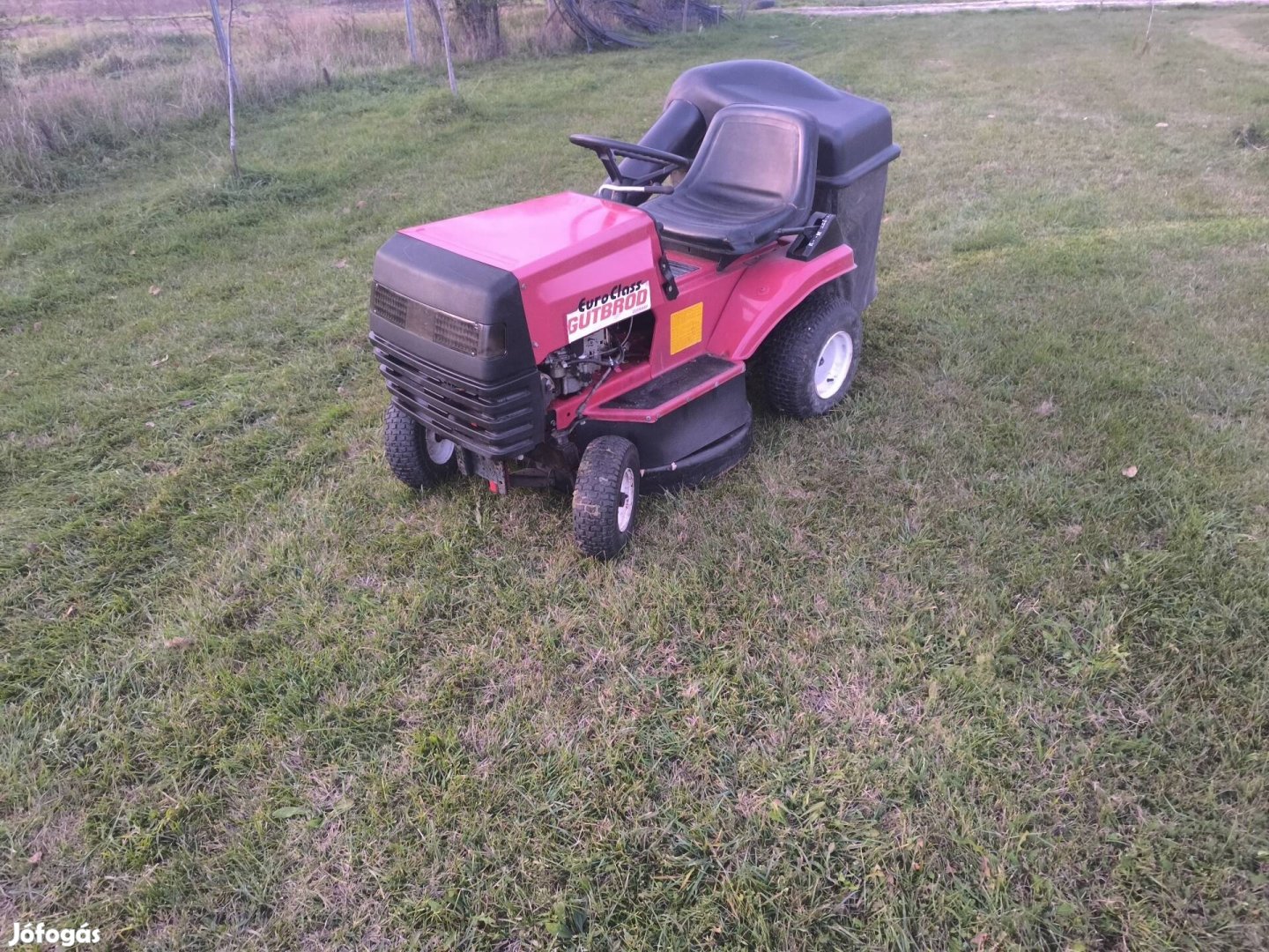 Gutbrod 12 lóerős fűnyíró traktor 