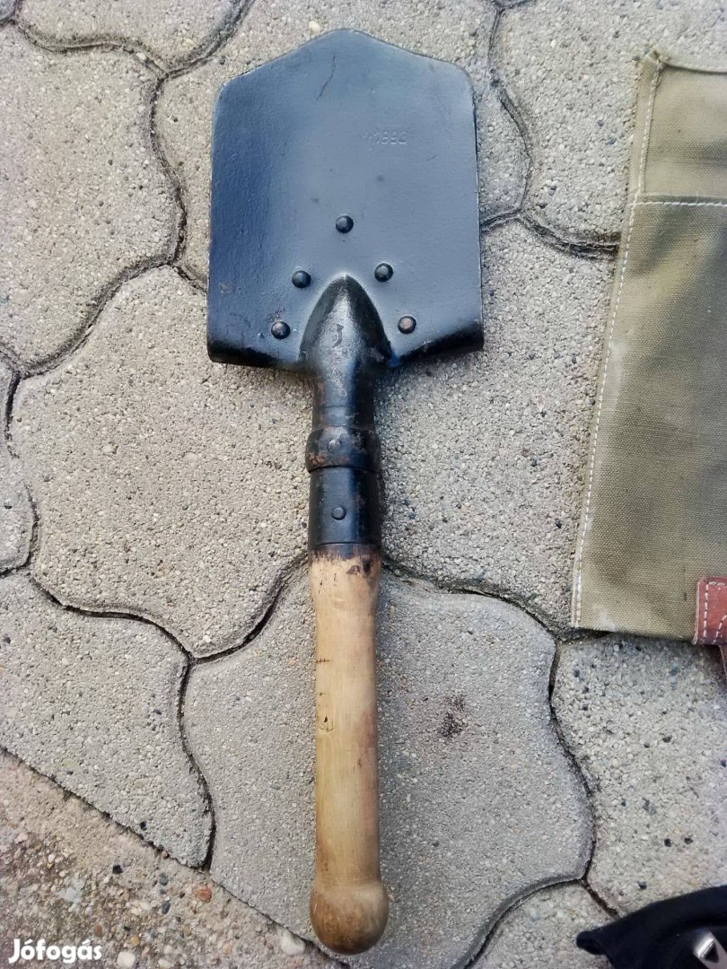 Gyalogsági Ásó tokkal