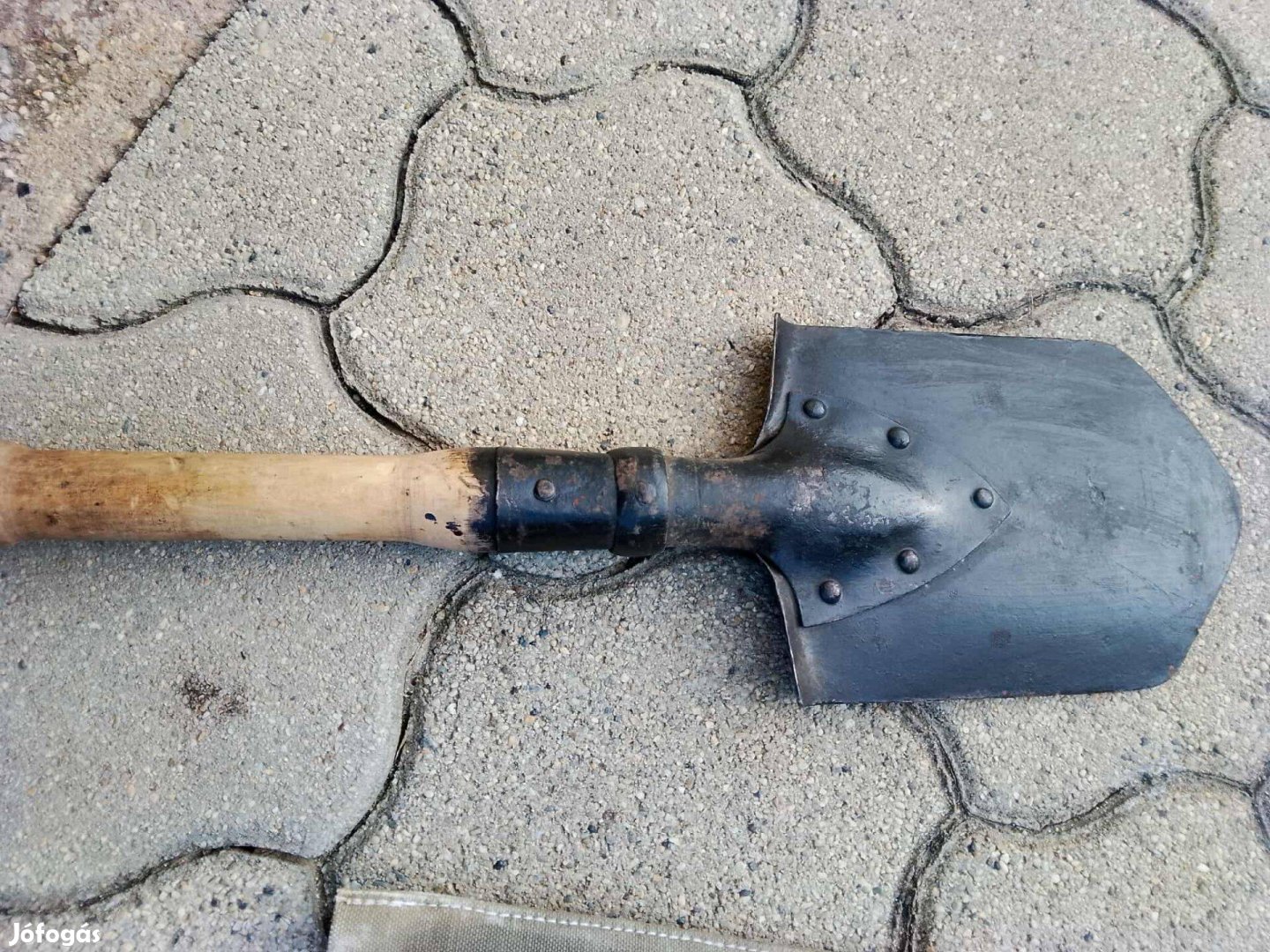 Gyalogsági ásó eladó
