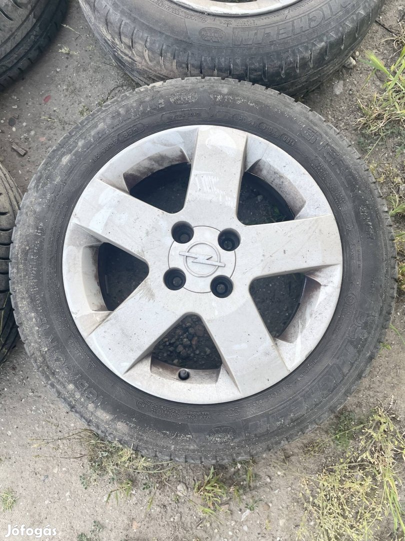 Gyári 15" Opel Alufelni kupakkal 4db