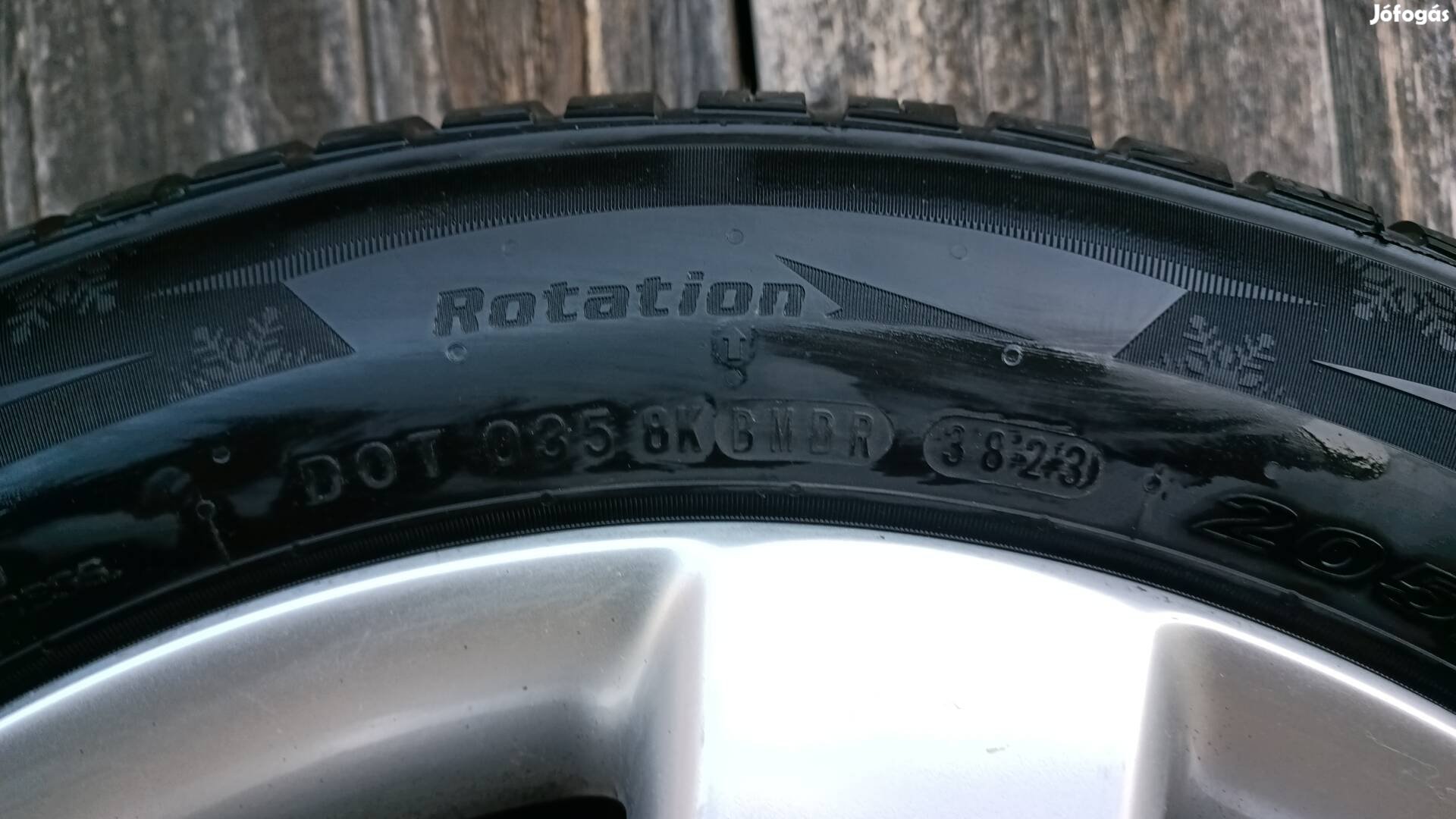 Gyári 16"-os Audi/VW alufelni, újszerű téligumival. 205/55 R16 méret