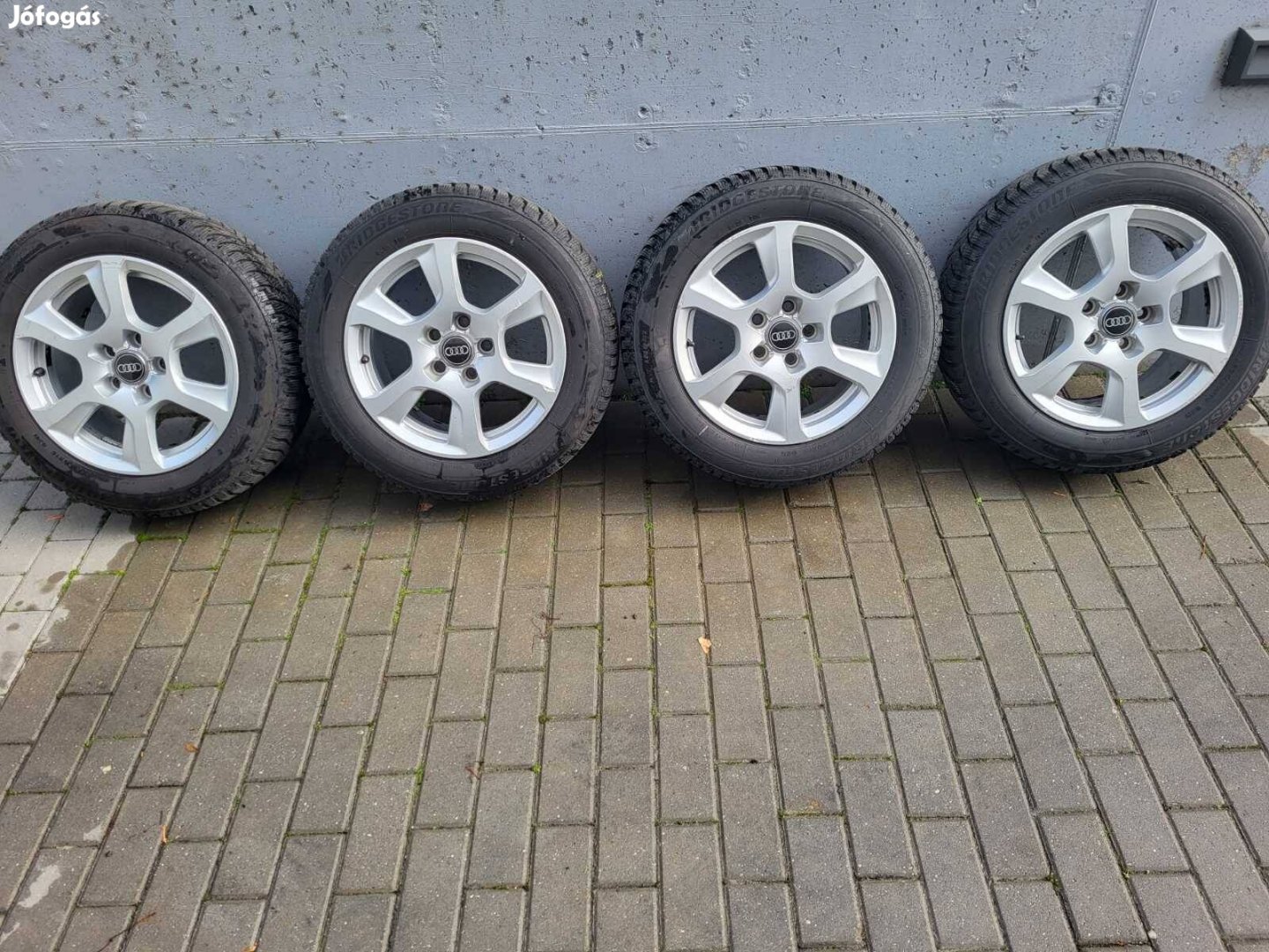 Gyári 16'-os audi alufelni téli gumival szerelve eladó