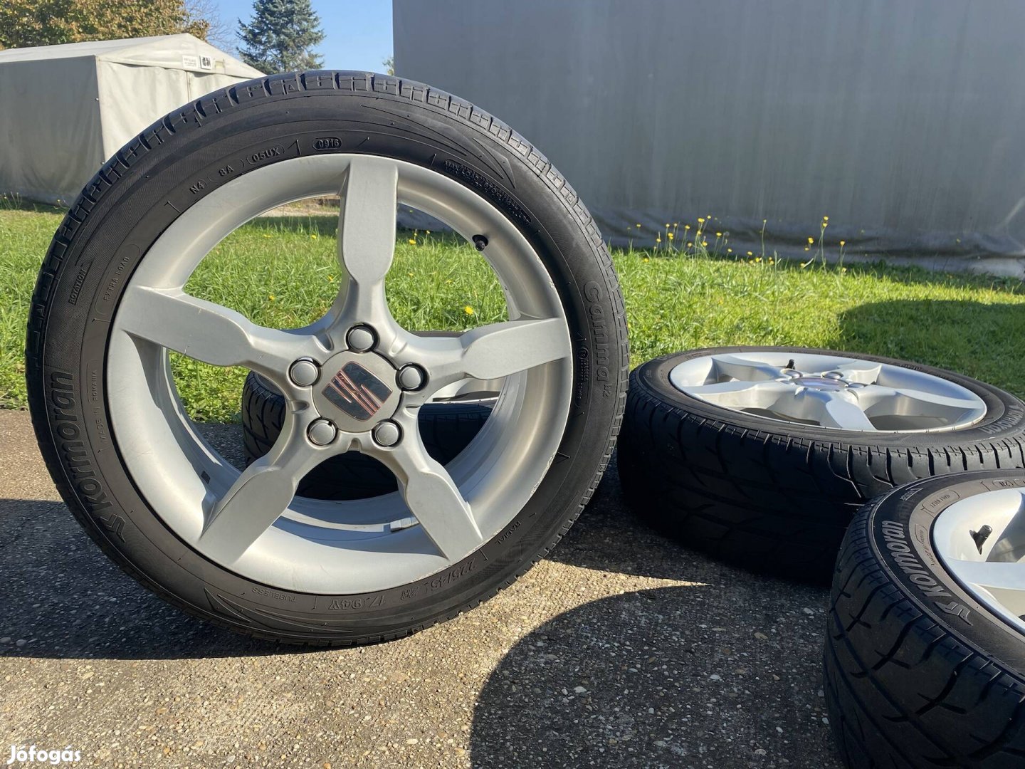 Gyári 17"-os Seat alufelni szett 225/45R17 nyári gumik!