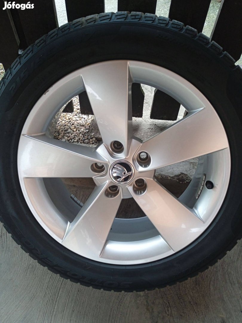 Gyári 17 collos Skoda Karoq alufelnik téligumikkal