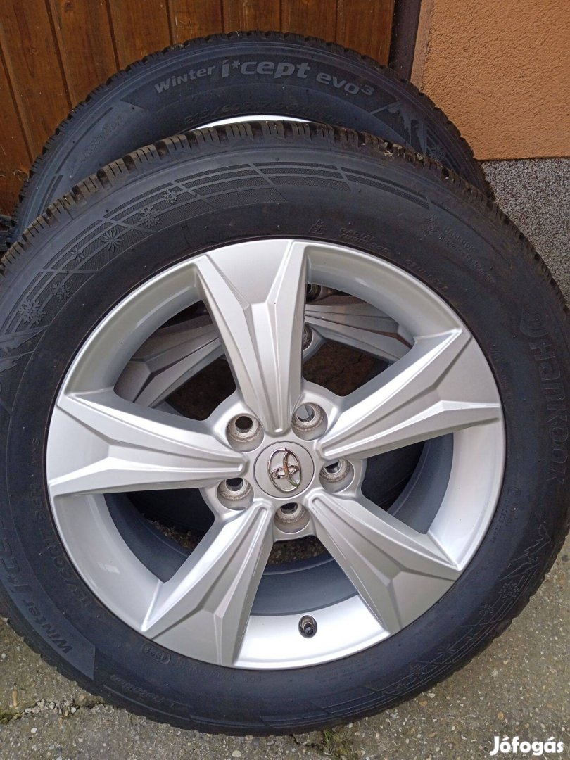 Gyári 17 collos Toyota CHR / C-HR alufelnik újszerű téligumikkal