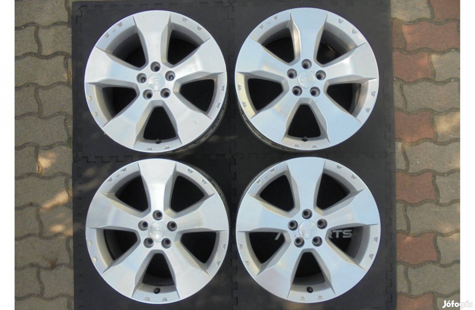 Gyári 5 x 100-as Forester alufelni szép állapotban