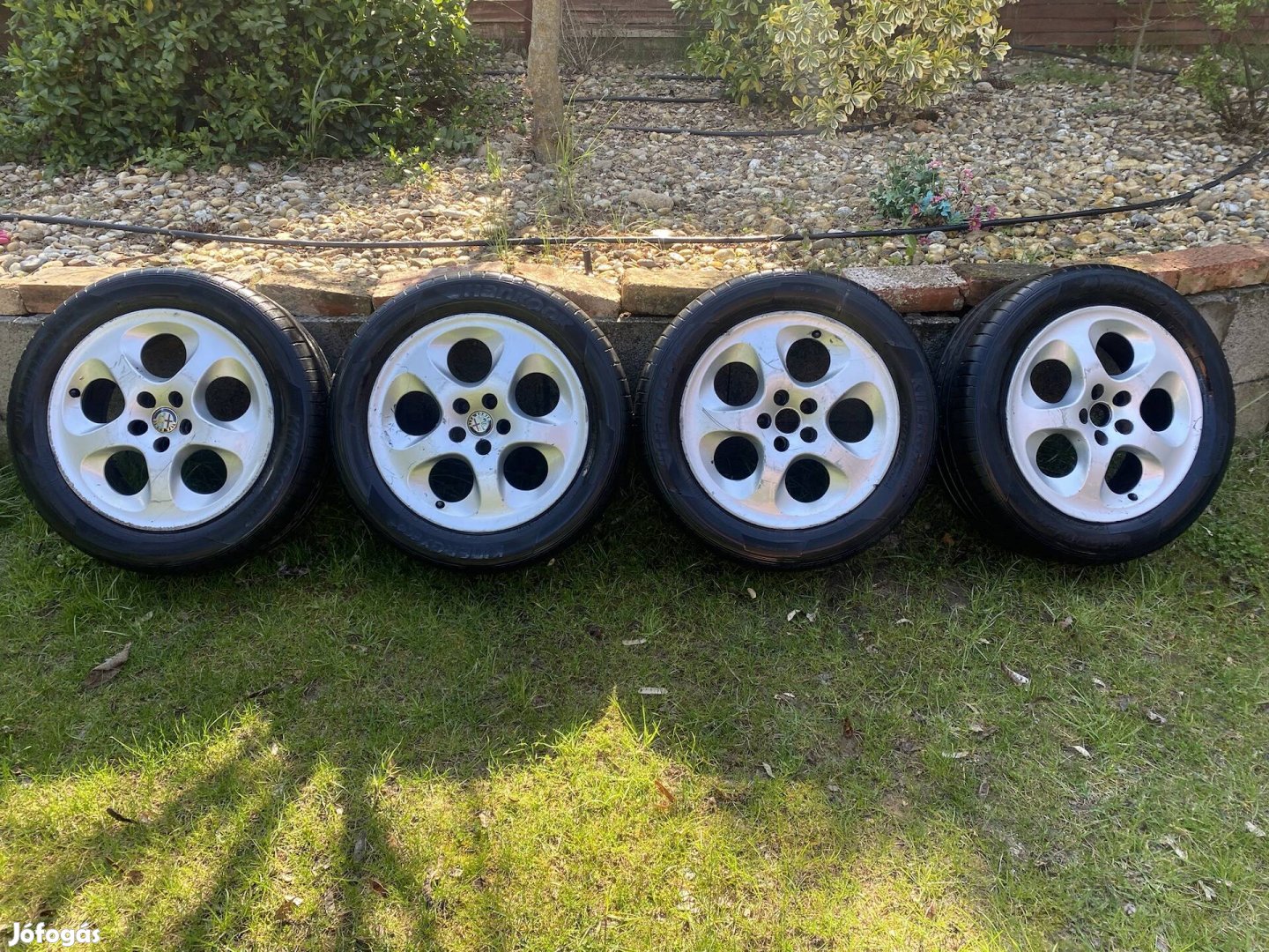 Gyári Alfa Romeo 5x98 147 156 205/55r16 nyári gumikkal 40e/4db