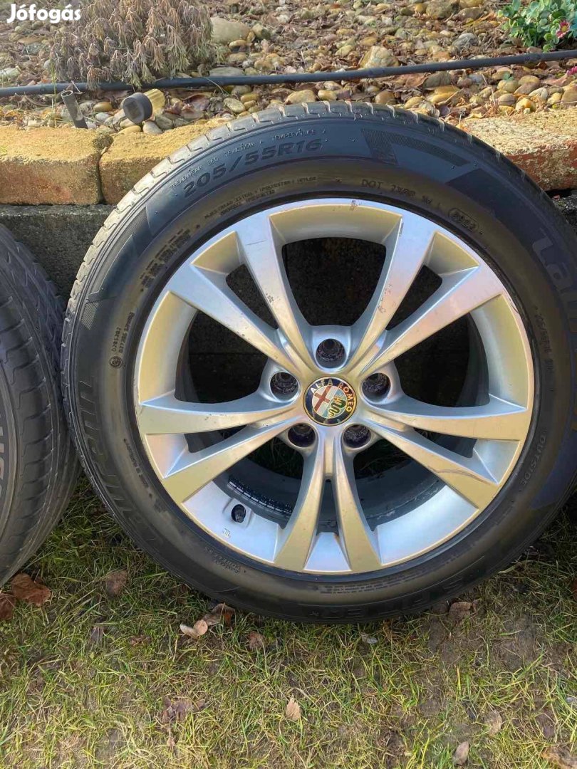 Gyári Alfa Romeo Giulietta 5x110 205/55r16 900km-es nyári gumikkal