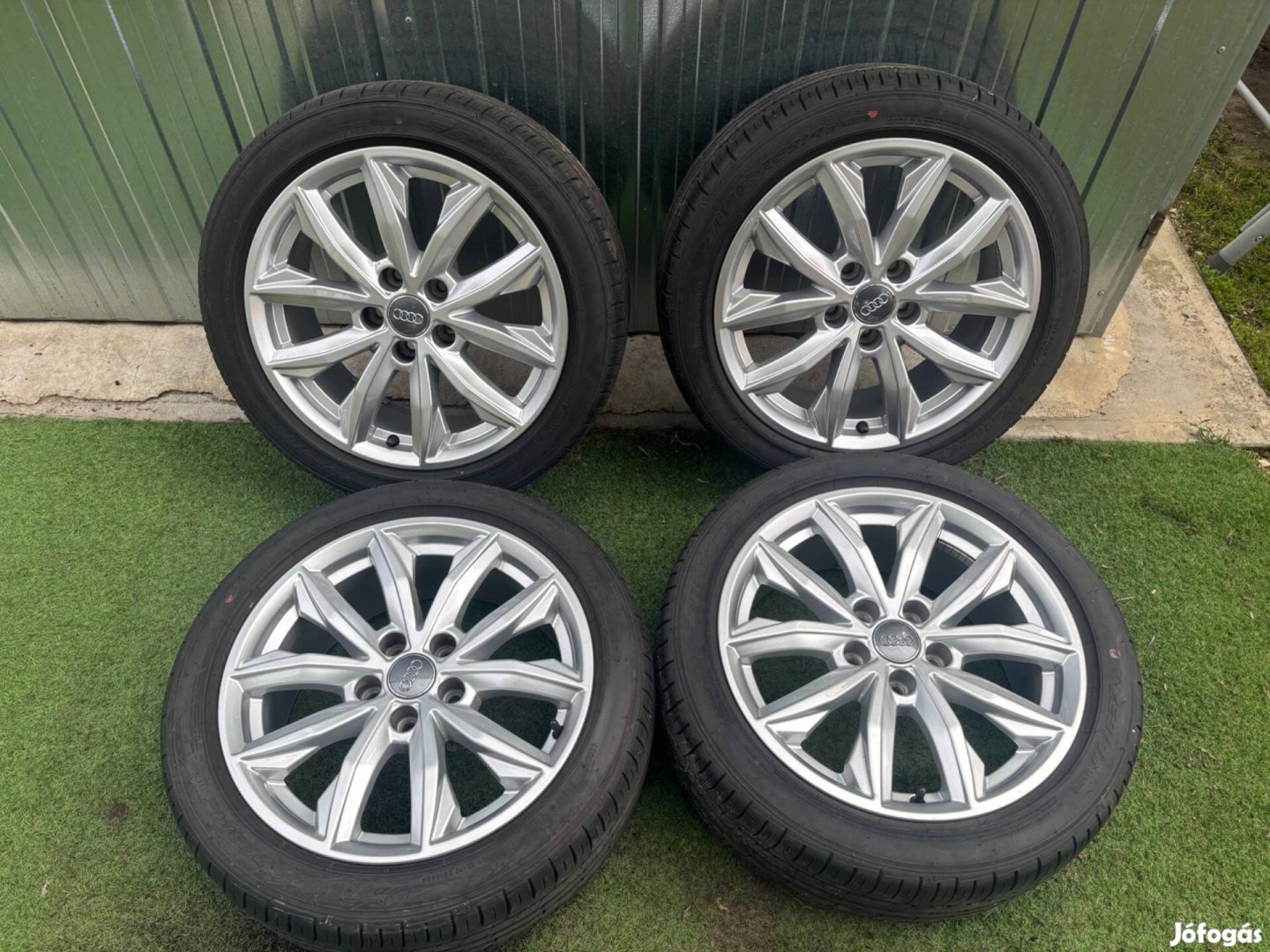 Gyári Audi 17 5x112 felni szett nyári gumival