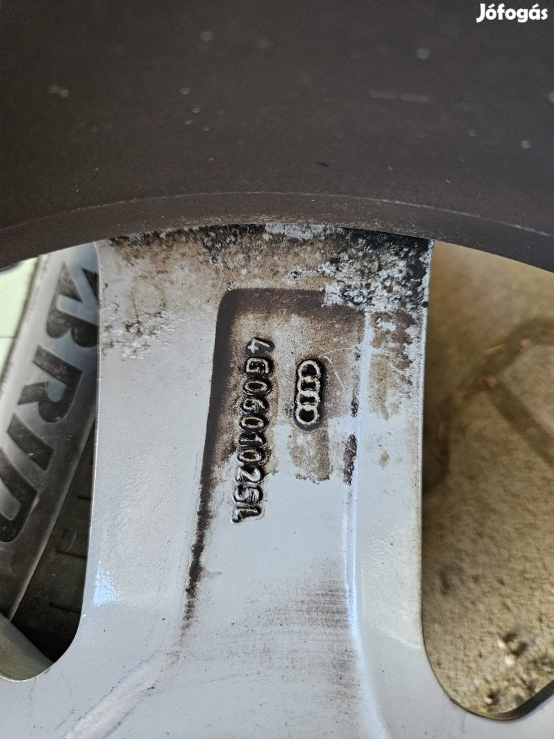Gyari Audi 17 es felni új gumikkal Eladó!