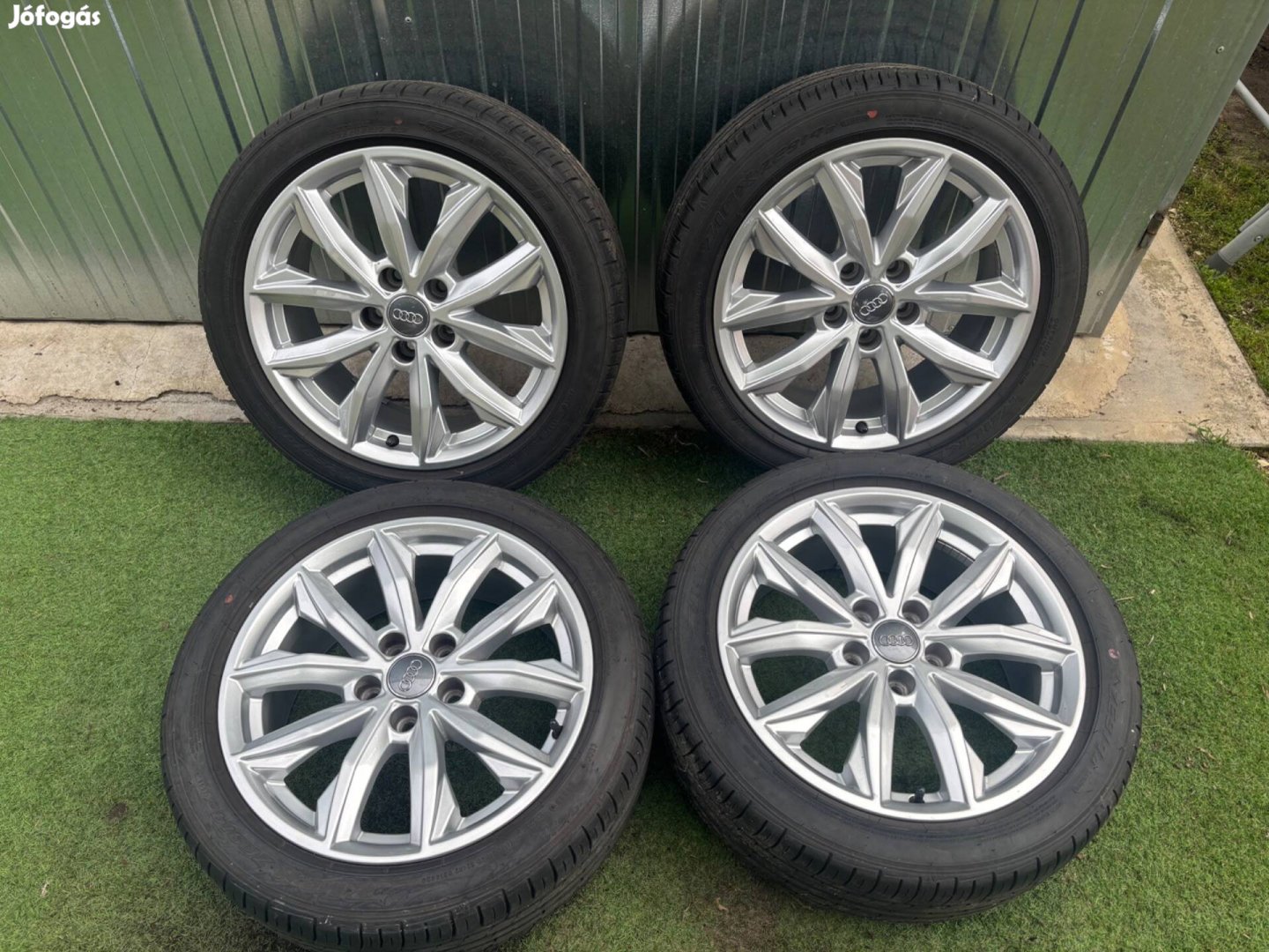 Gyári Audi 17 felni szett nyári gumival