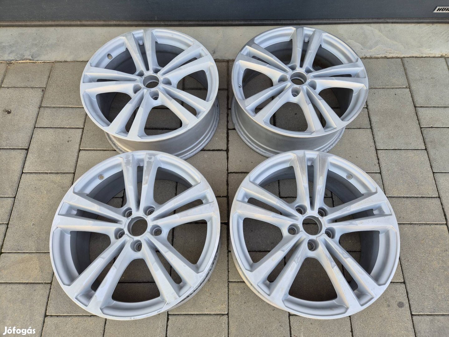 Gyári Audi 18" R18 alufelni garnitúra!