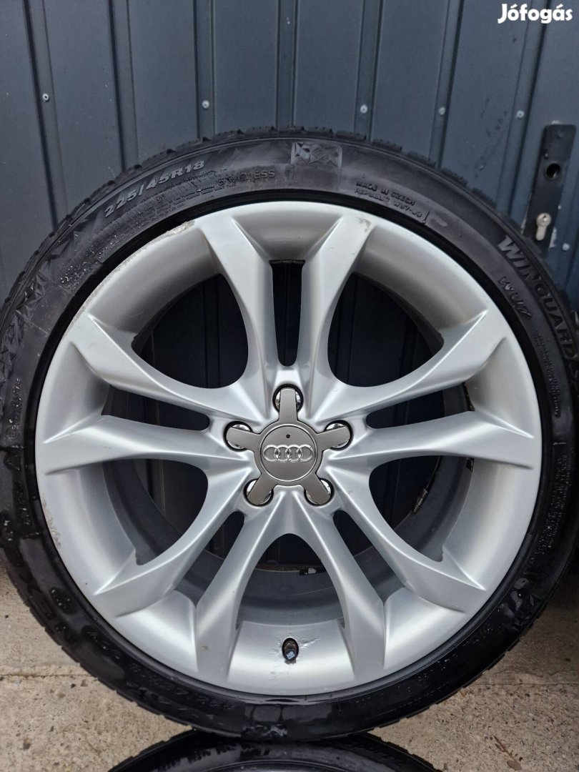 Gyári Audi 18" alufelni szett Téli gumival
