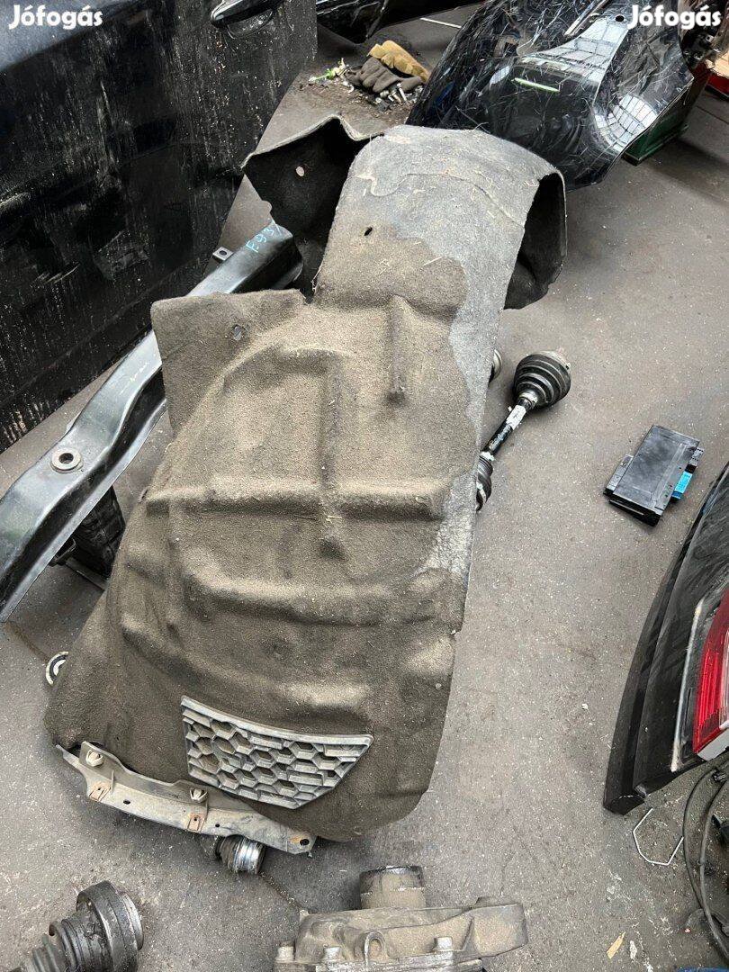 Gyári Audi A5 dobbetét