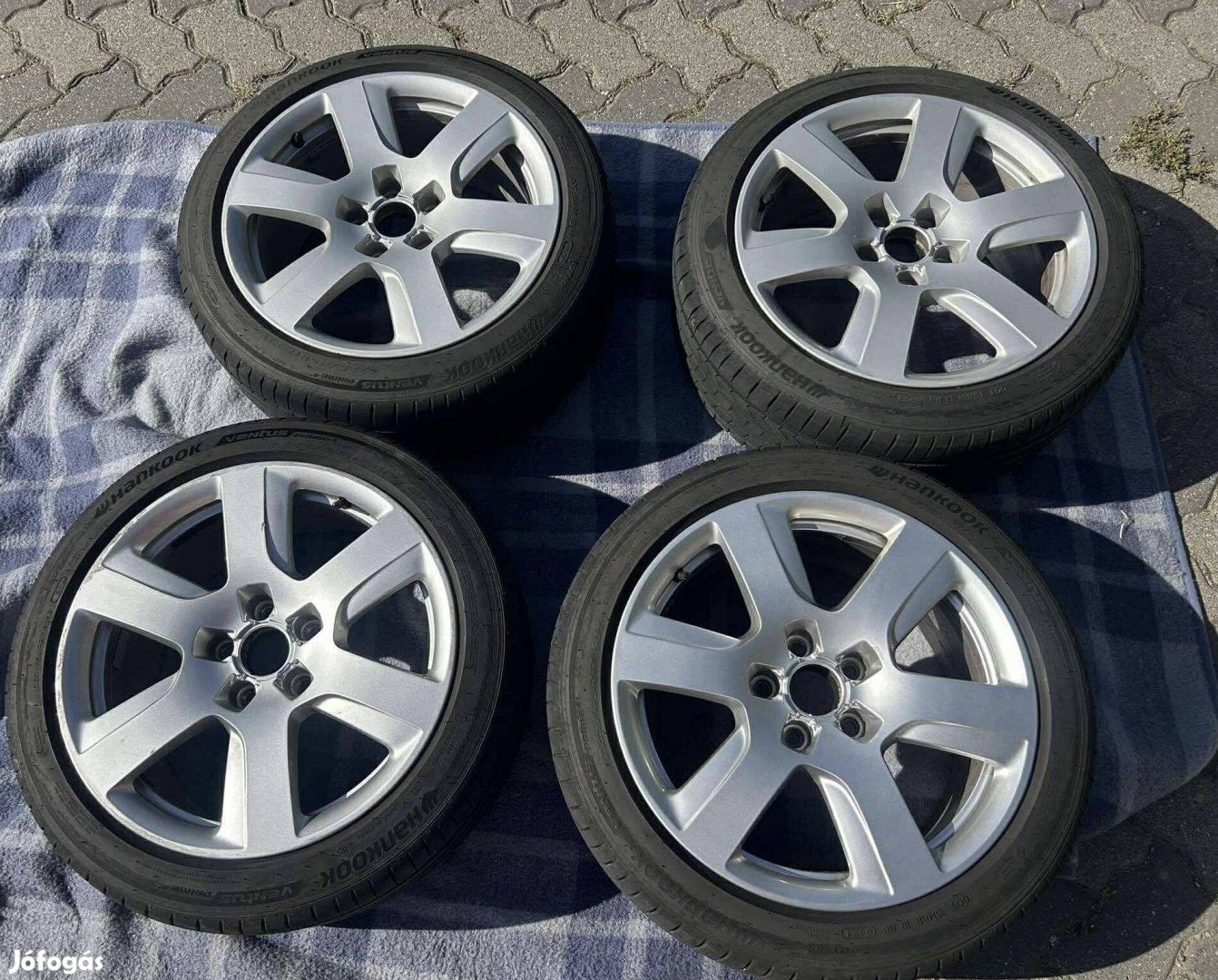 Gyári Audi alufelni 17" 225/45 nyári gumival(DOT-0424)