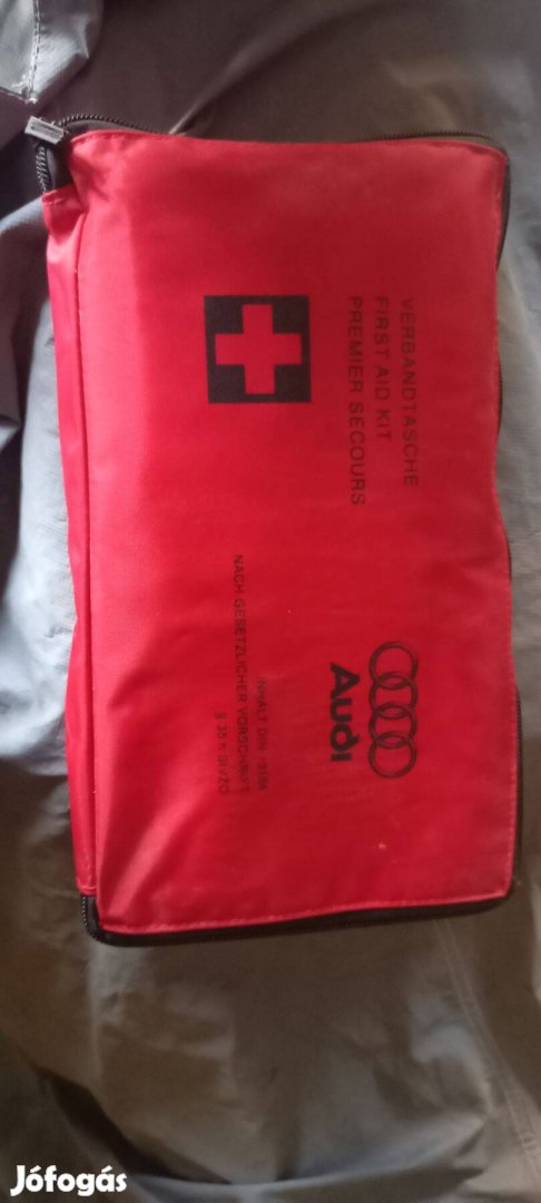 Gyári Audi egészségügyi táska eü doboz