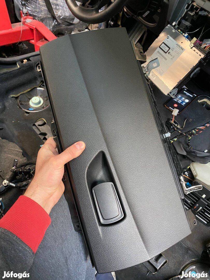 Gyári BMW F20 kesztyűtartó