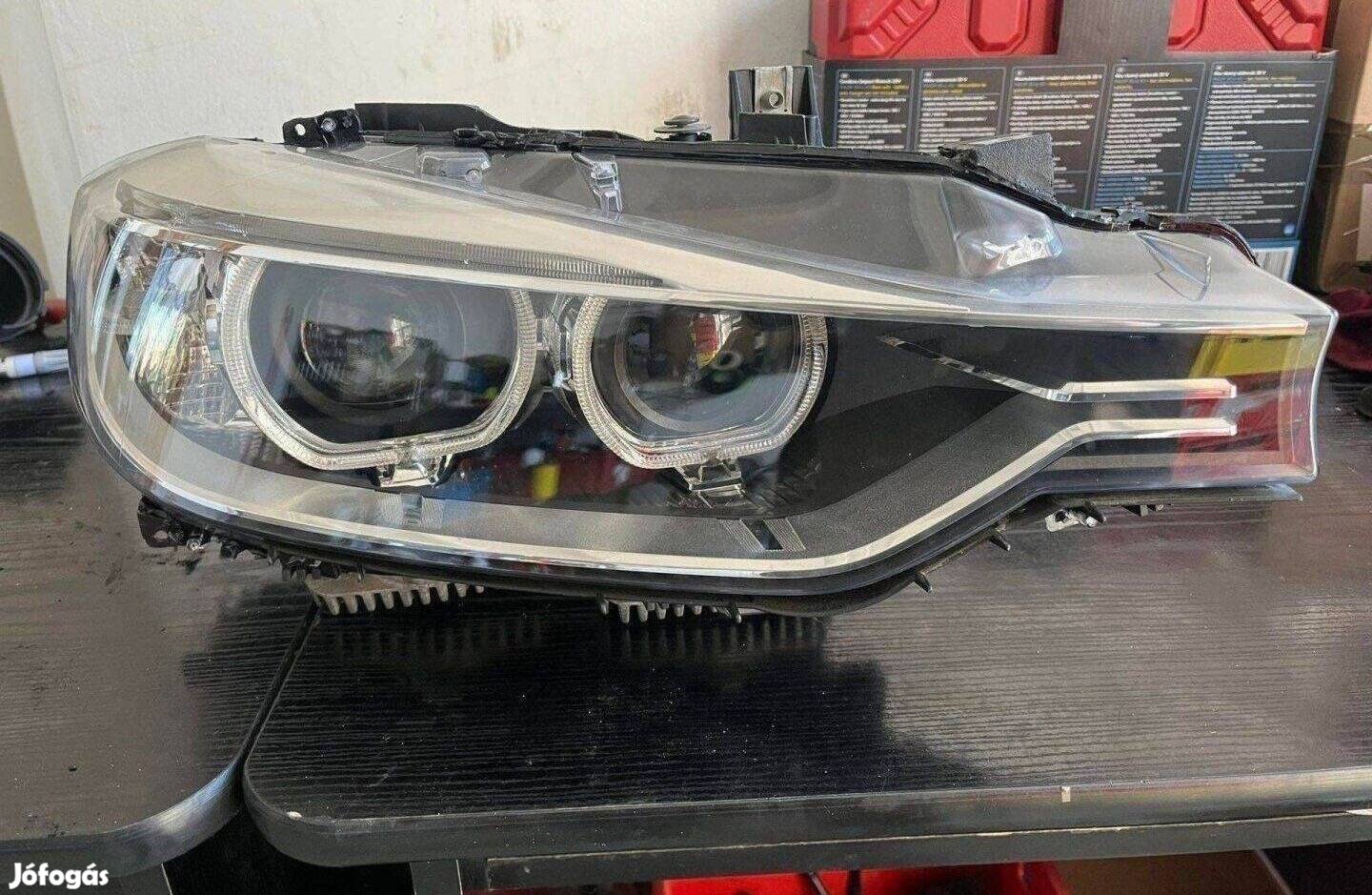 Gyári BMW F30 adaptív kanyarkövető xenon fényszóró