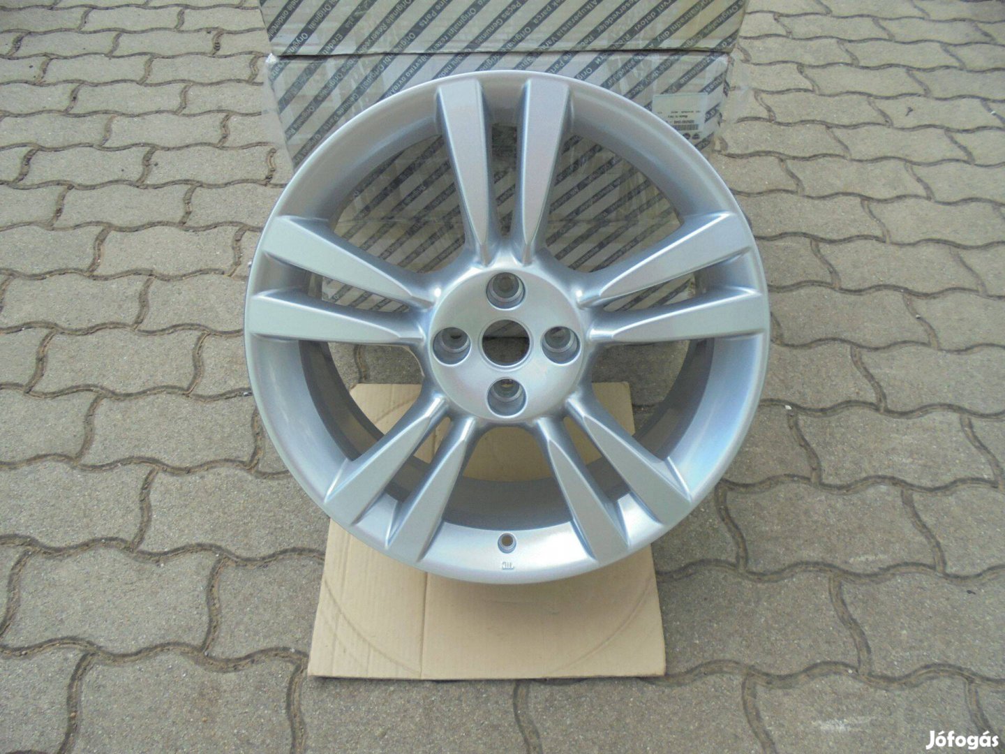 Gyári Bravo 2-es 17-es vadi új alufelni dobozában eladó