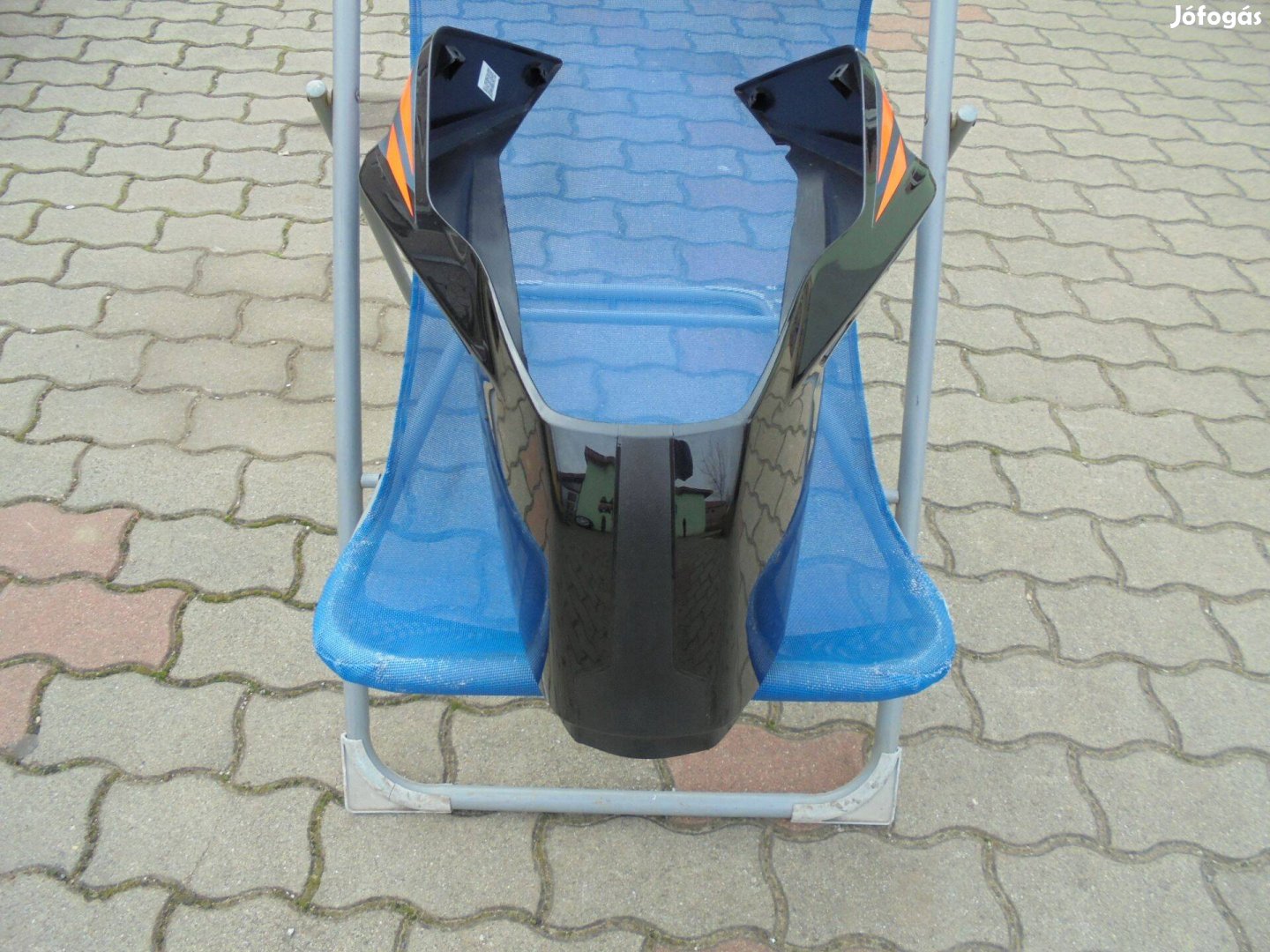 Gyári Duke tank idom kitűnő állapotban eladó