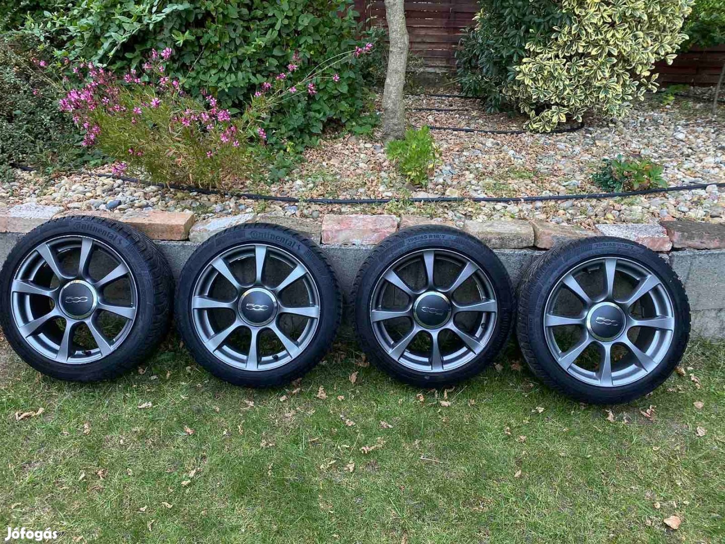 Gyári Fiat 500 16col 195/45r16 continental szinte új téli gumikkal