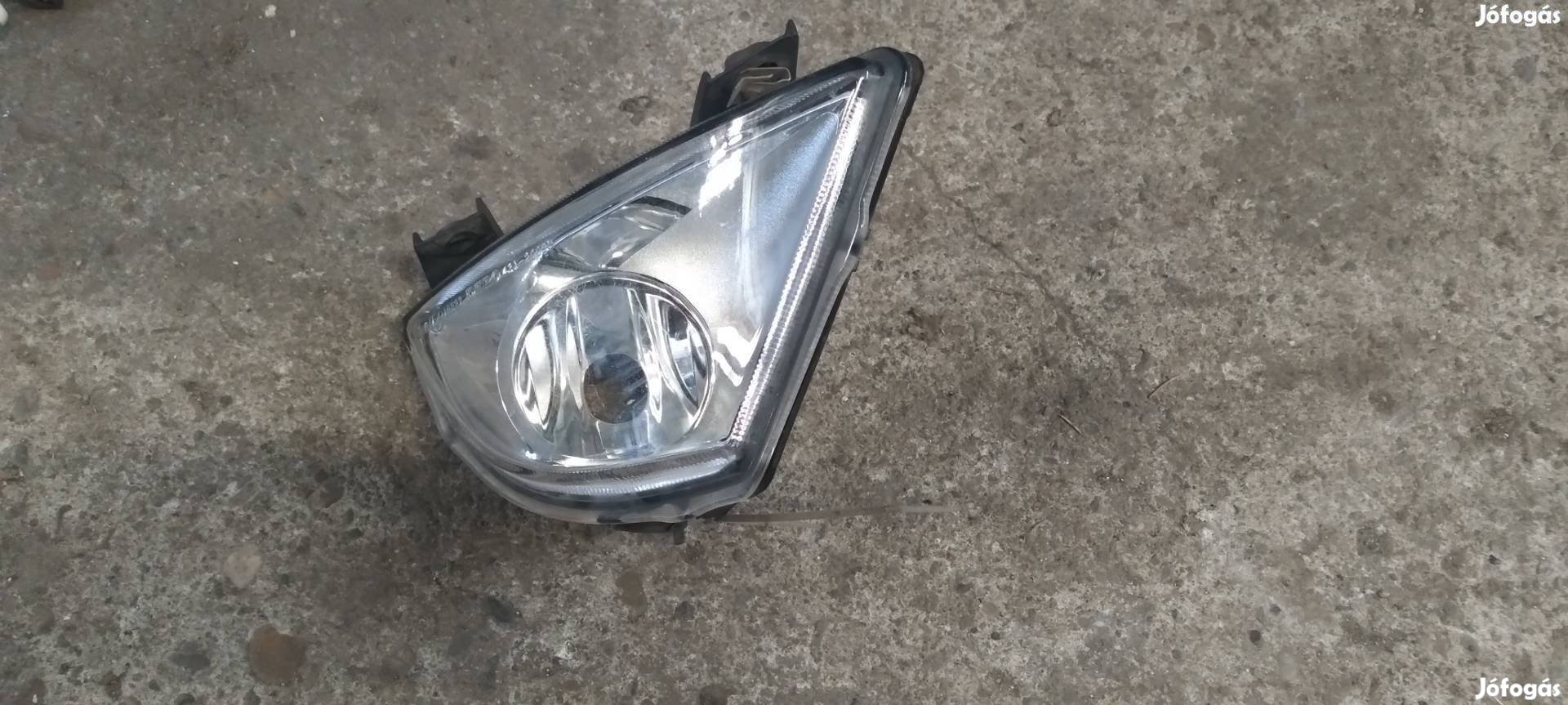 Gyári Ford Fiesta mk6 jobb első fényszóró sérült állapotban javítható