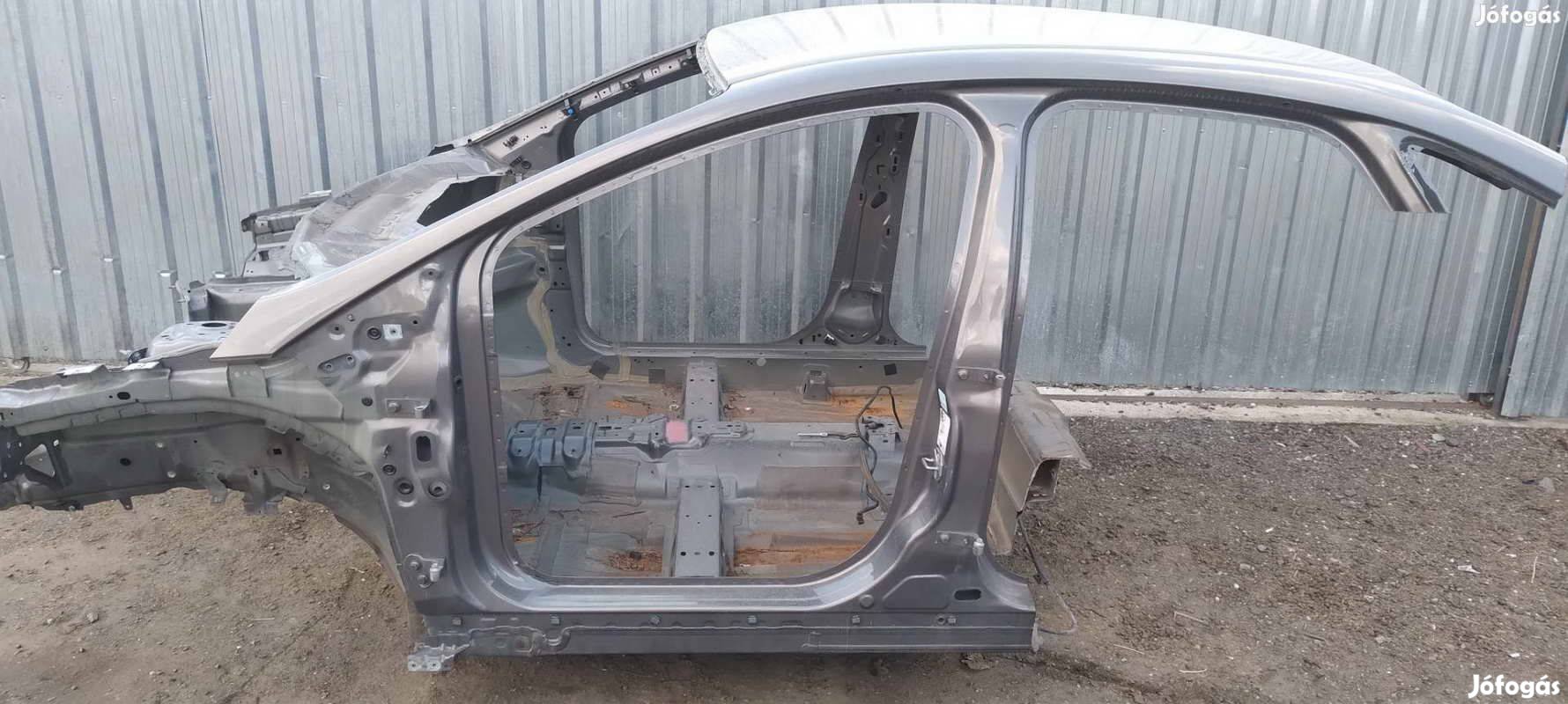 Gyári Ford Focus MK3 Sedan utastér tető küszöb vágott elemek