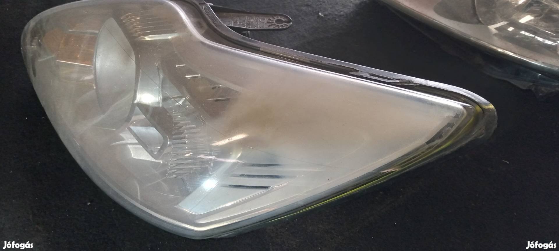Gyári Ford Focus mk2 bal első fényszóró homályos állapotban