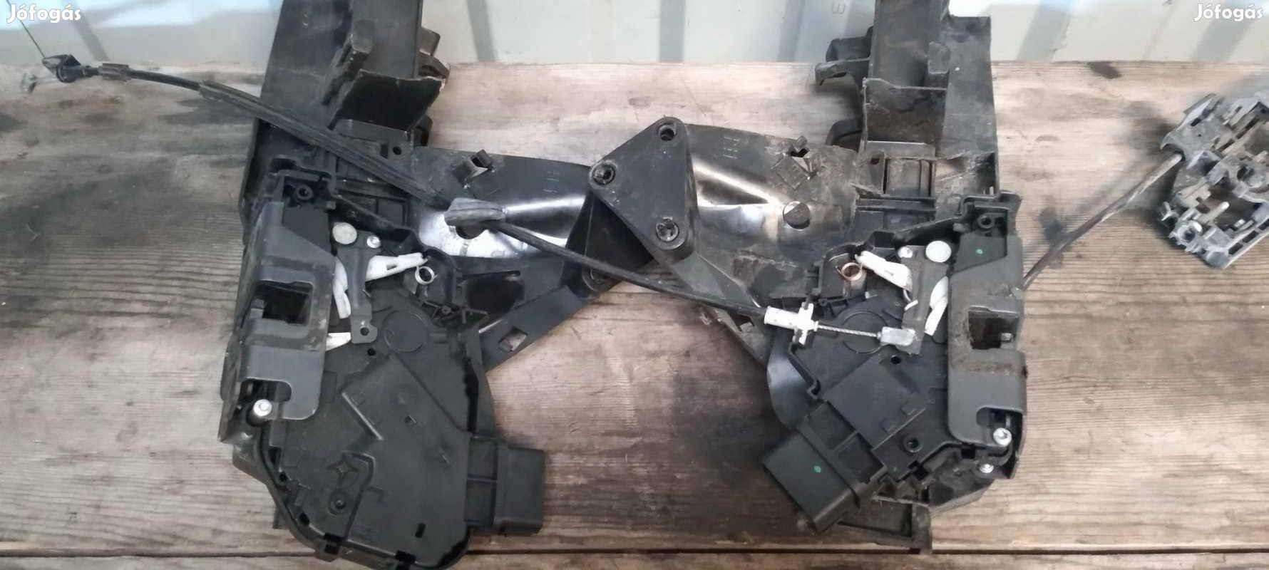 Gyári Ford Focus mk2 bal első jobb első ajtózár