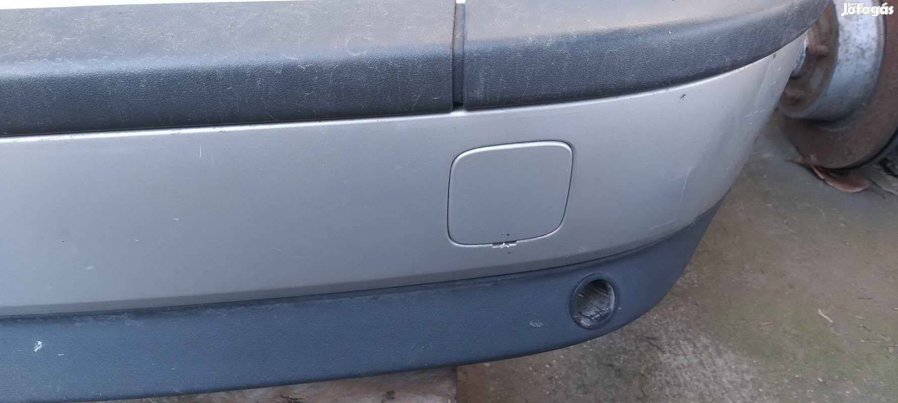 Gyári Ford Focus mk2 hátsó vonószem takaró