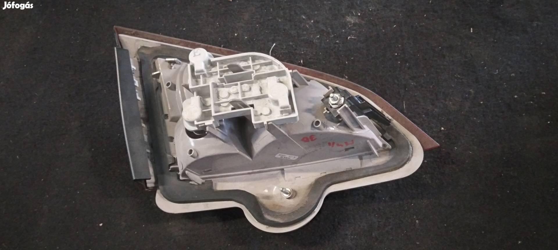 Gyári Ford Mondeo kombi jobb hátsó belső lámpa