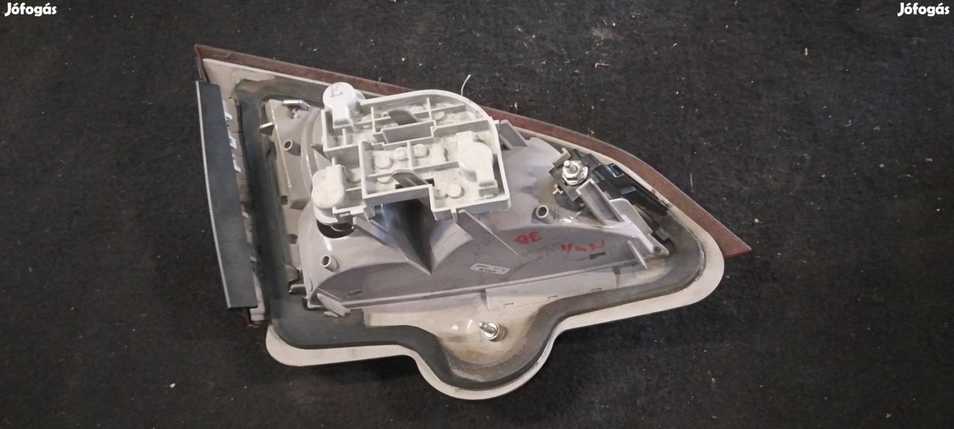 Gyári Ford Mondeo kombi jobb hátsó belső lámpa