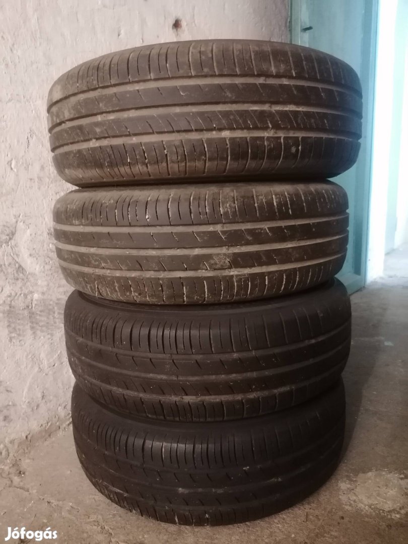 Gyári Ford acélfelni Kumho nyari gumikkal eladó 