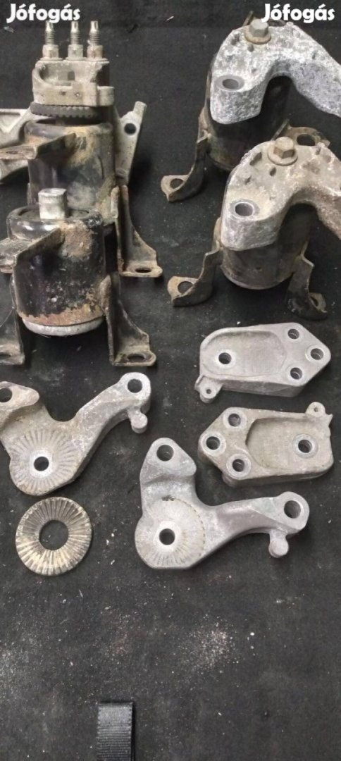Gyári Ford fiesta mk7 motor tartó bak és alkatrészei
