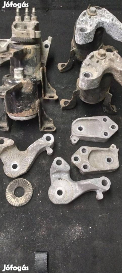 Gyári Ford fiesta mk7 motor tartó bak és alkatrészei