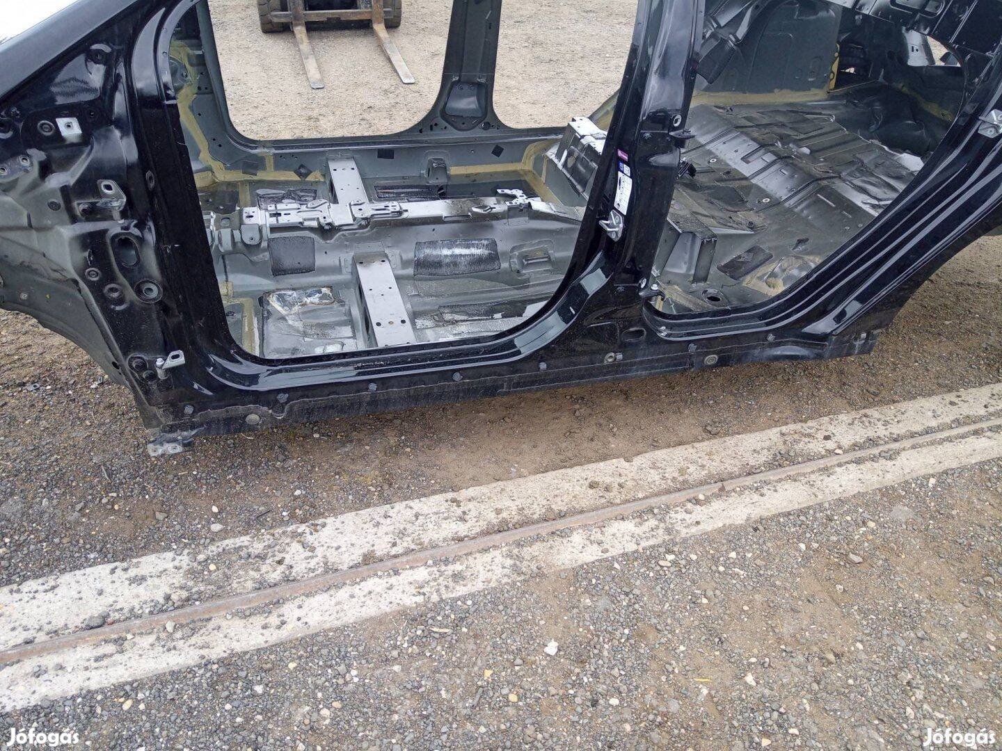 Gyári Ford focus MK3 bal küszöb