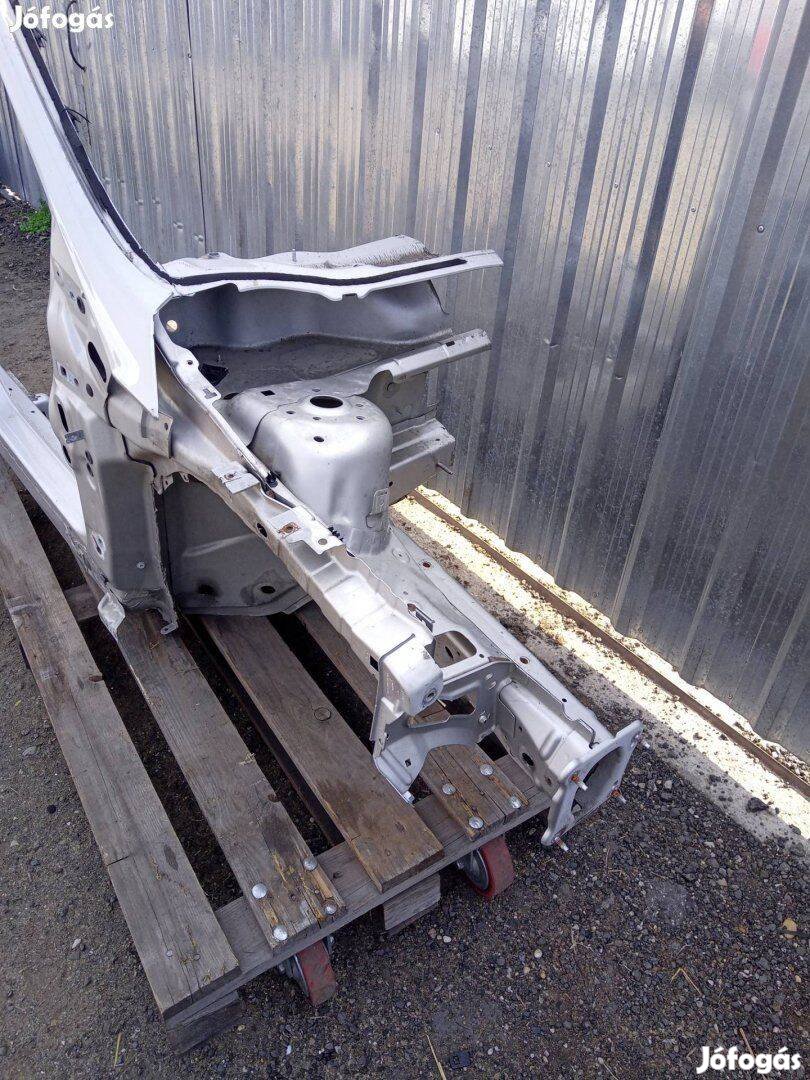Gyári Ford focus MK3 jobb első nyúlvány negyed küszöb