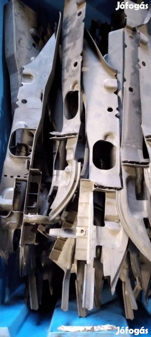 Gyári Ford focus mk2 sárvédő felső takaró műanyag burkolat