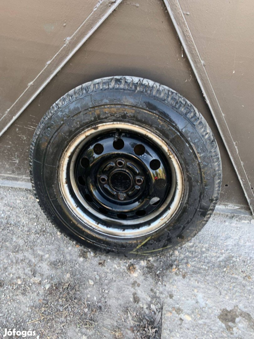 Gyári Ford lemez / acélfelni Székesfehérvár gumival 13col 13X5Jx41,0