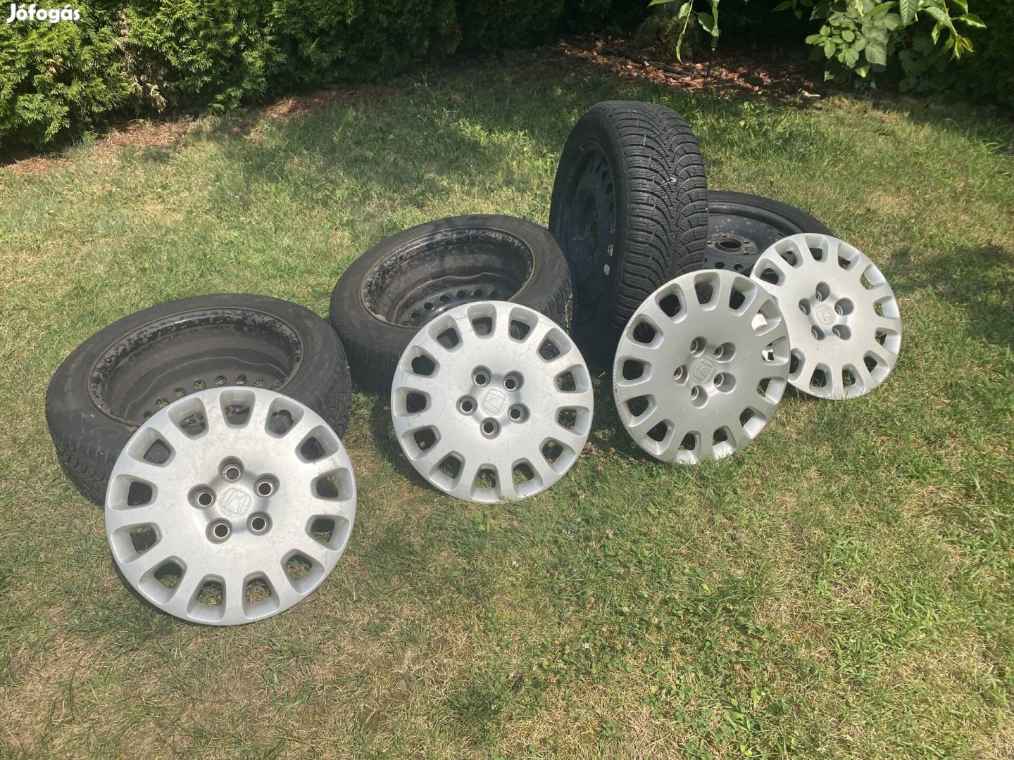 Gyári Honda 16" lemezfelni, Michelin téli és Goodyear nyári gumival