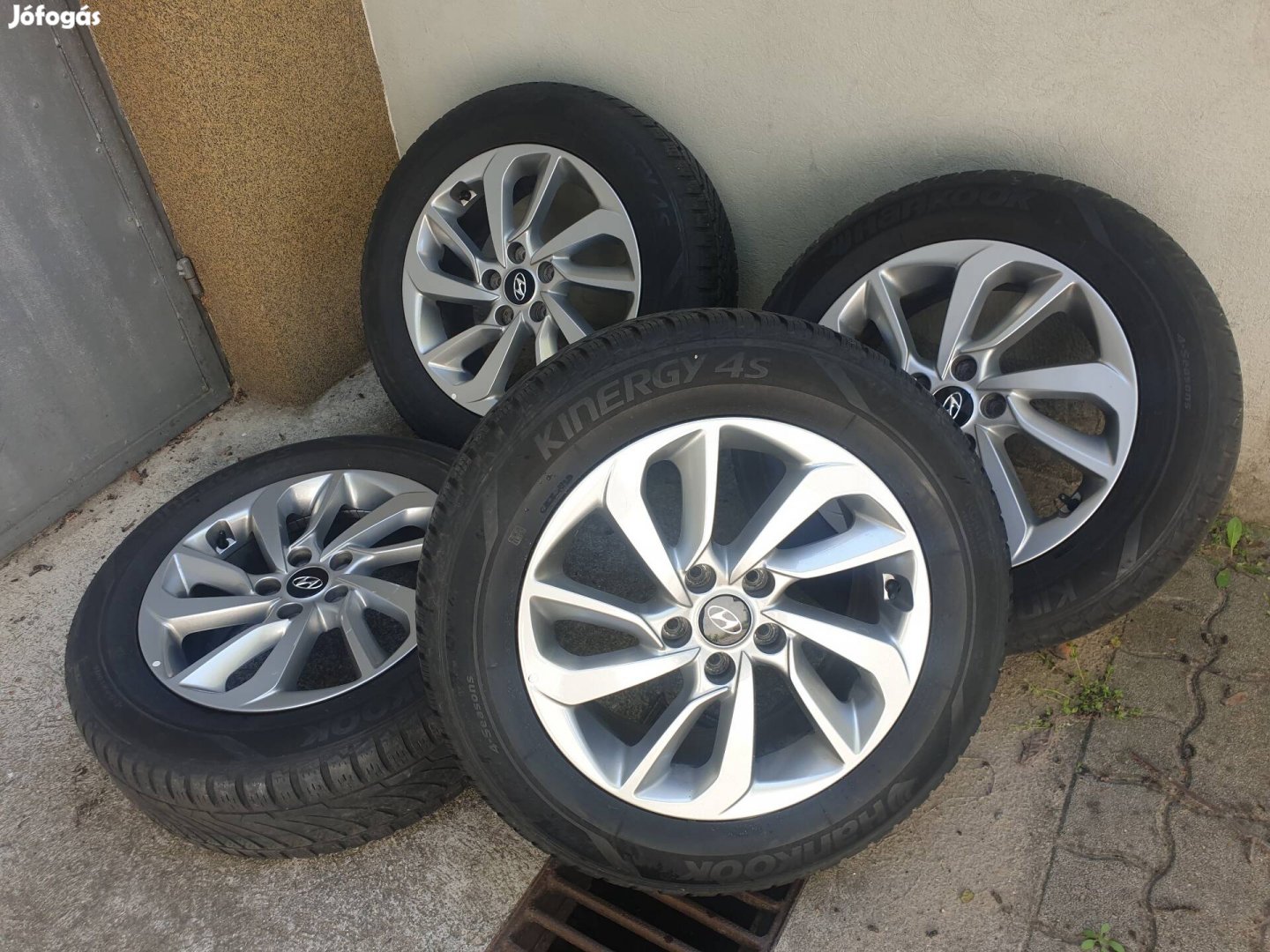 Gyári Hyundai 17"-os alufelni szett, Tpms szelepekkel 
