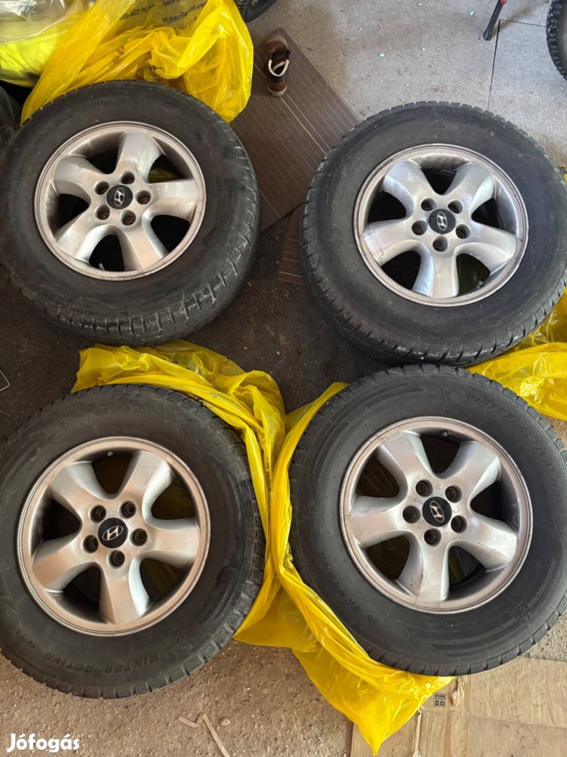 Gyári Hyundai / Kia alufelni szett használt téligumival 225/70 R16